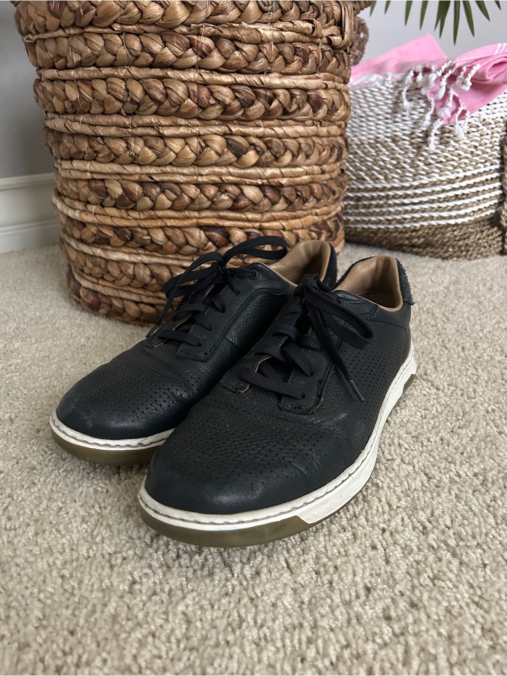 Johnston & Murphy Men’s TRUFOAM Navy Blue Perforated Leather Sneakers
